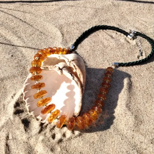 Natural Baltic amber necklace "Seaside glow"