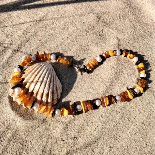 Natural Baltic amber necklace "Seaside Mystery"